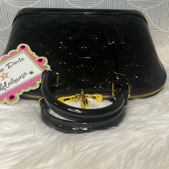 Louis Vuitton Vernis Alma PM in Noir - Picture 9 of 12
